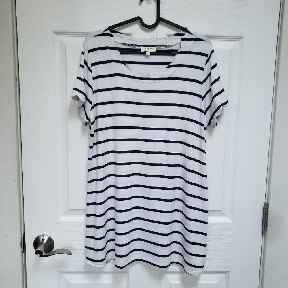 Umgee Black White Striped Jersey Knit Scalloped Short Sleeve Tunic Top
